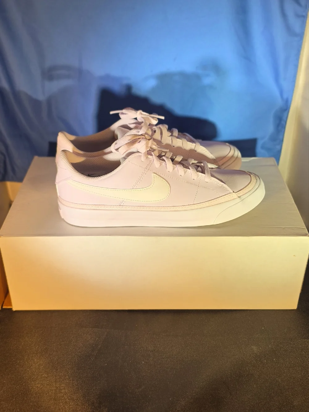 Nike Kids Pink Low-Top Sneakers with Cream Swoosh